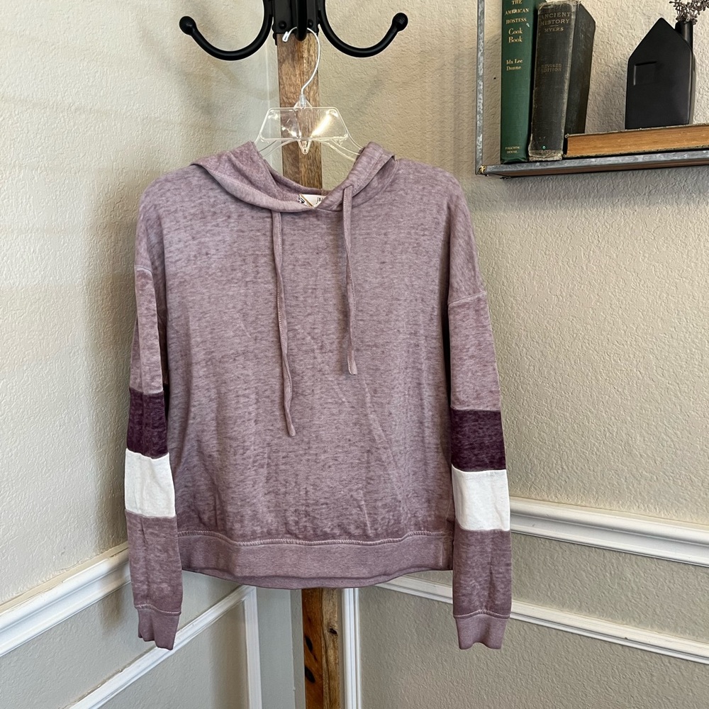 Lightweight top with hoodie